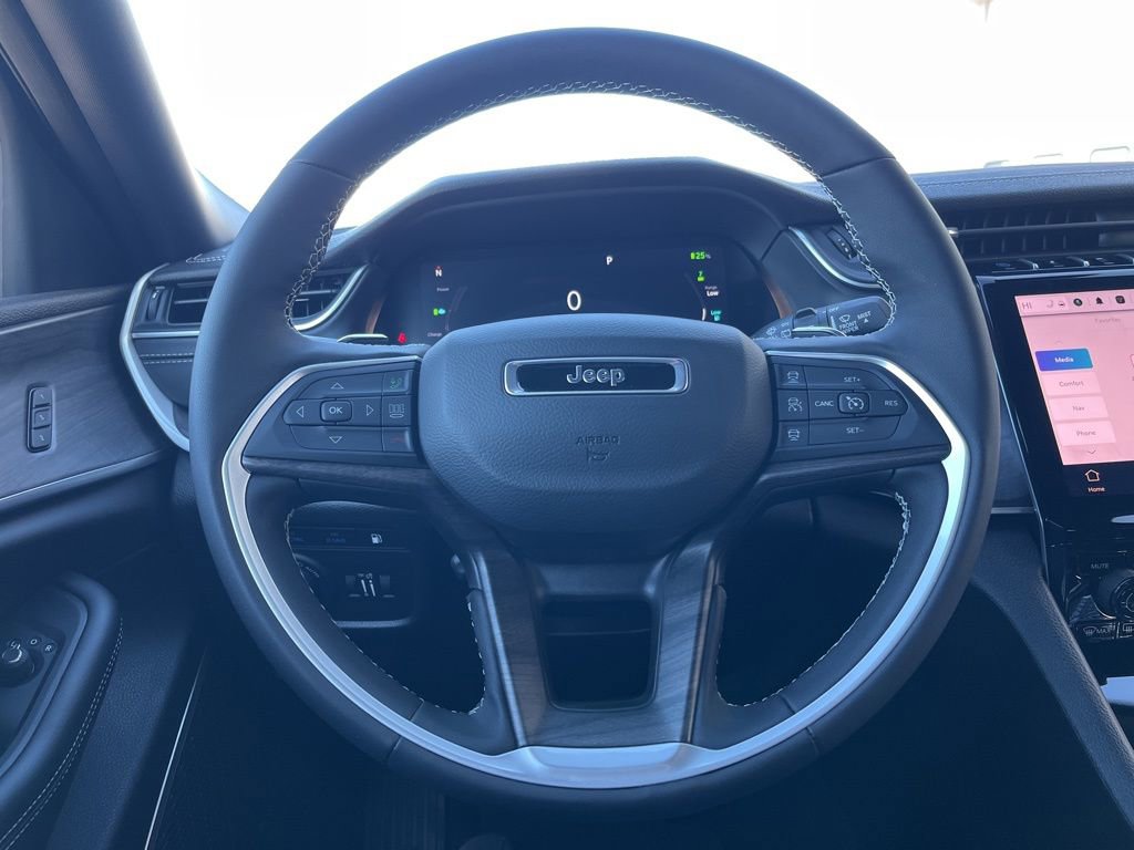 New 2025 Jeep Grand Cherokee Limited 4xe image 12