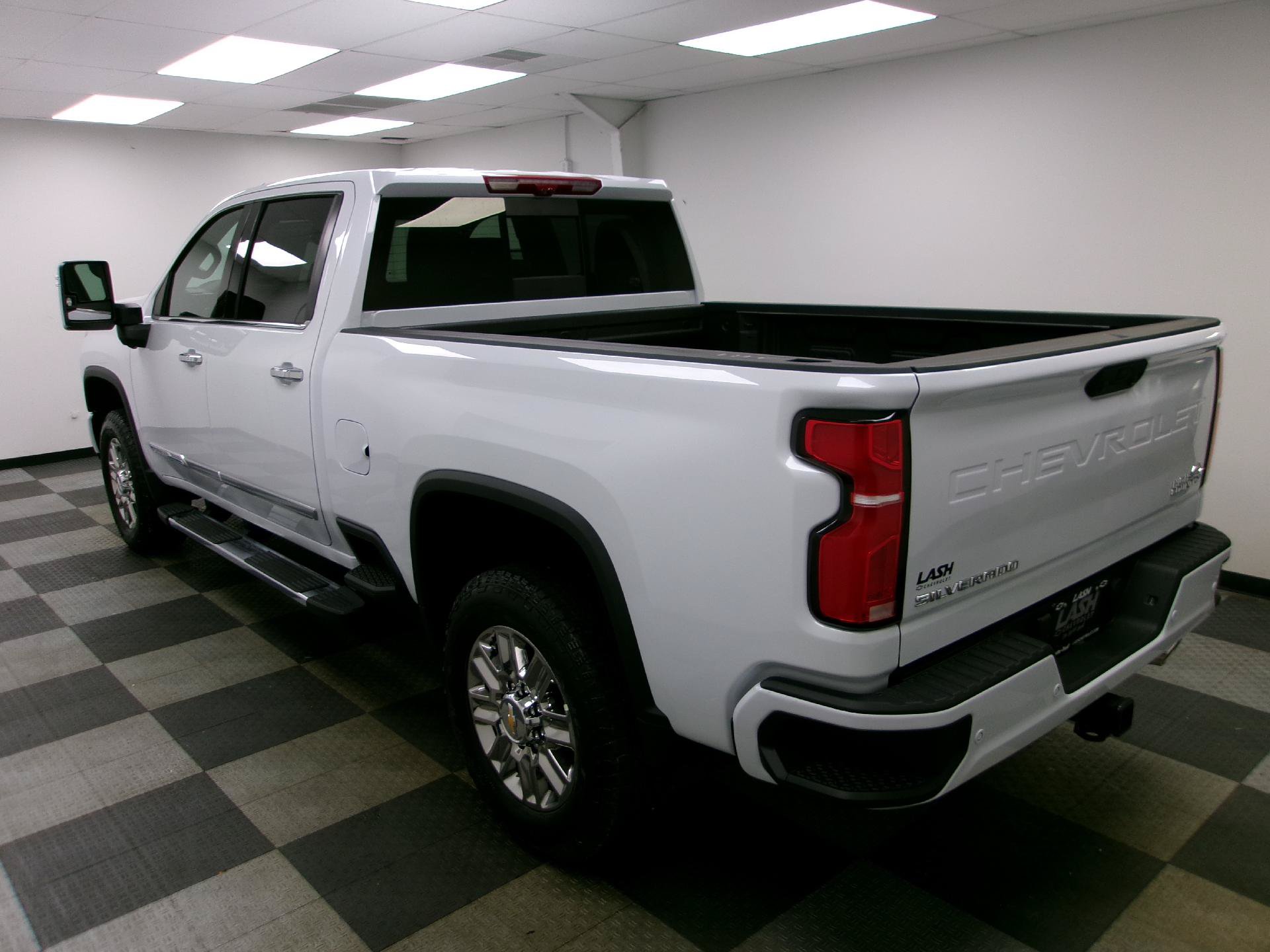New 2026 Chevrolet Silverado 2500 High Country w/ Technology Package AWD/4WD image 2