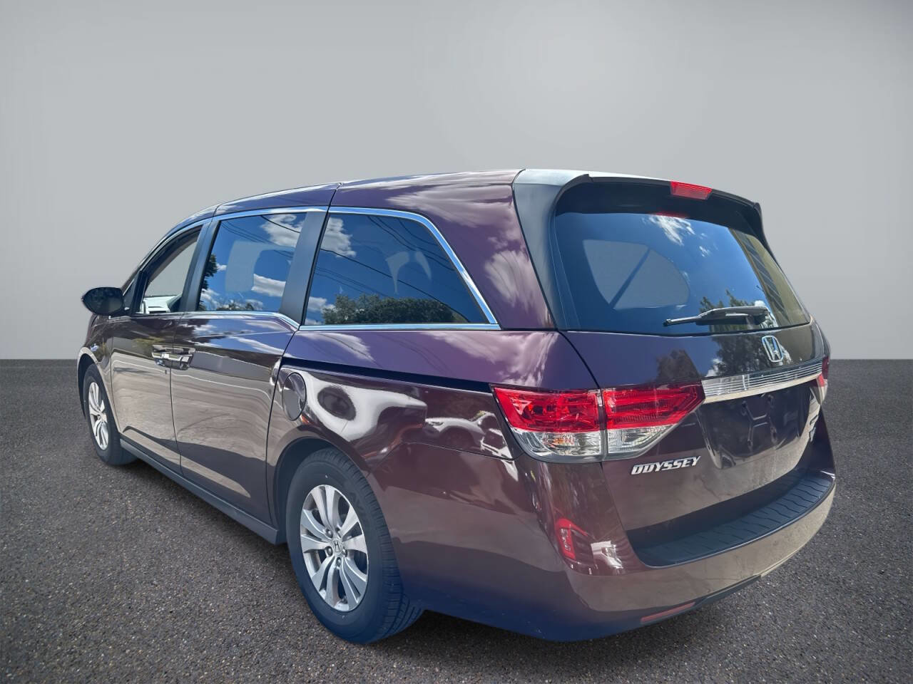 Used 2016 Honda Odyssey SE image 2