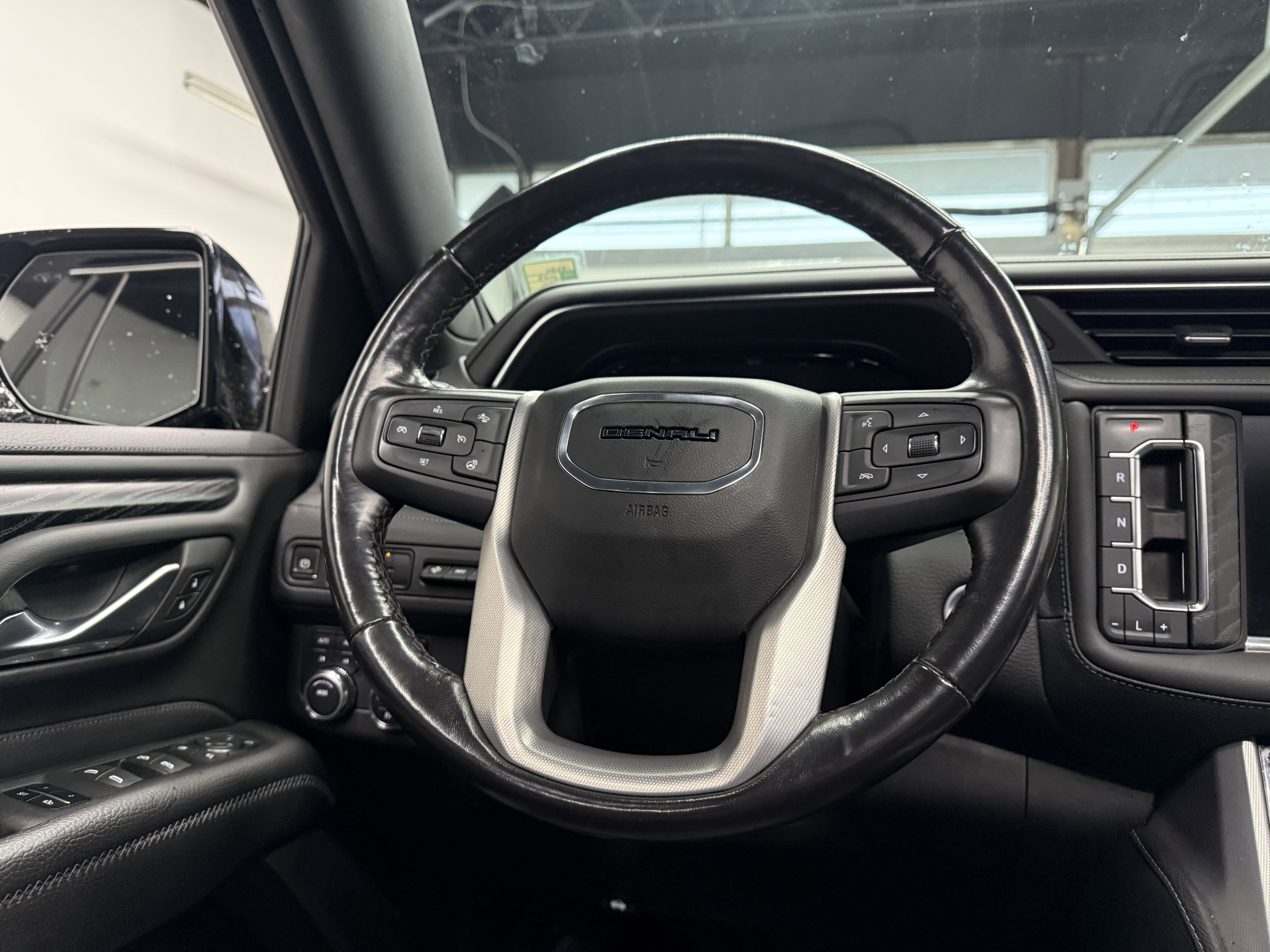 Used 2023 GMC Yukon Denali image 17