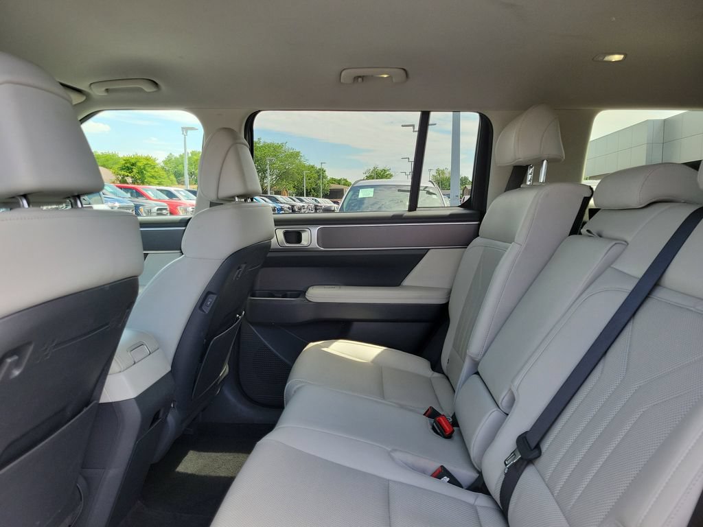 Used 2025 Hyundai Santa Fe SEL AWD/4WD image 14