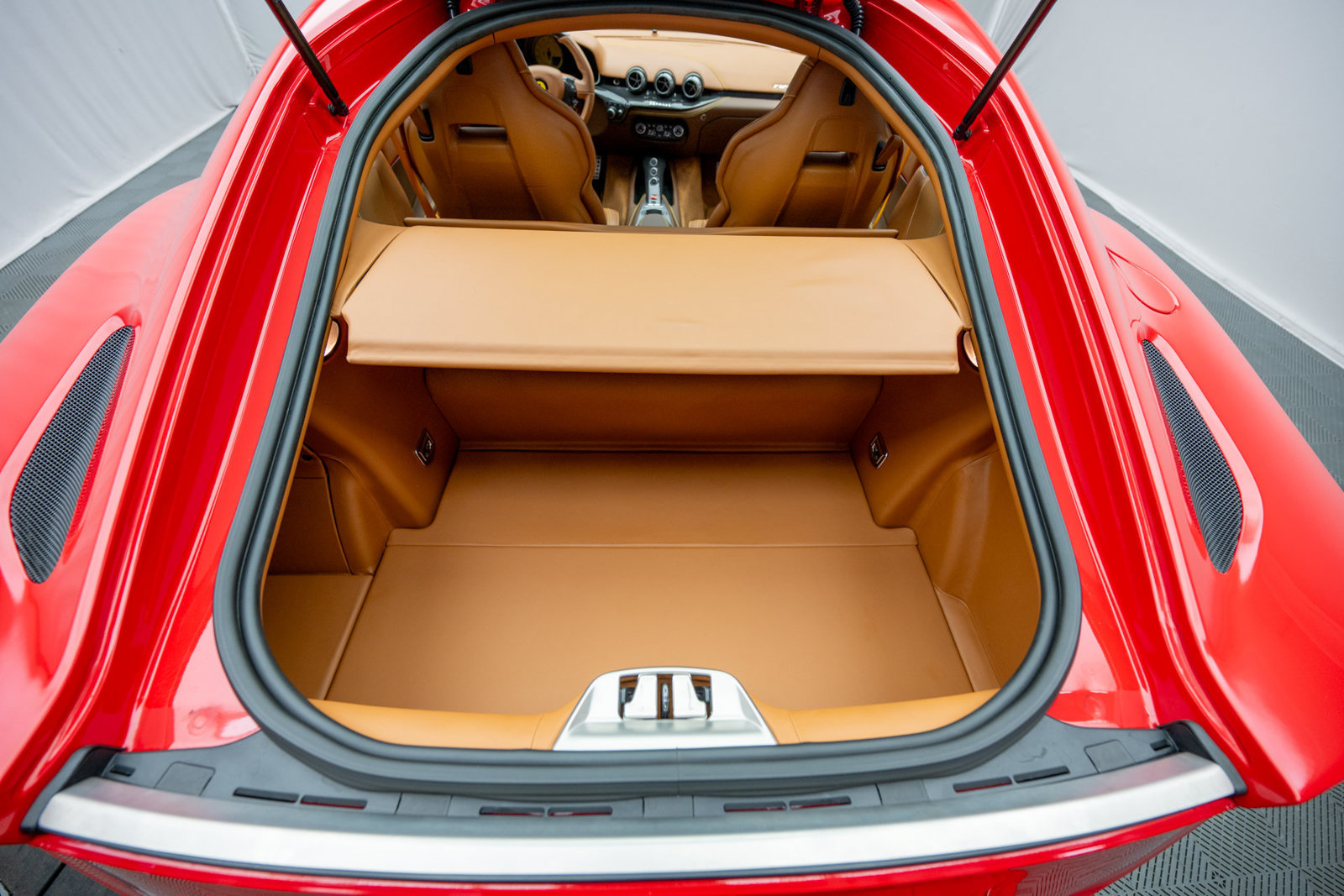Used 2016 Ferrari F12 Berlinetta RWD image 39