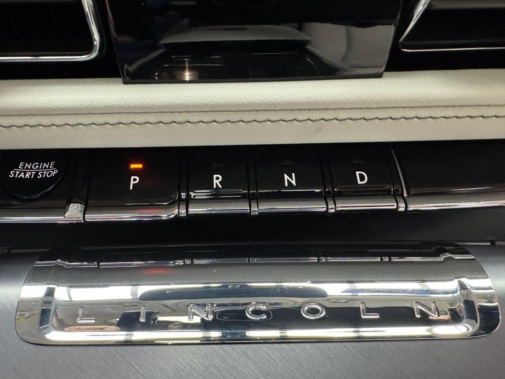 Used 2025 Lincoln Aviator AWD image 18