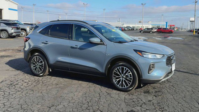 Used 2024 Ford Escape SE image 2
