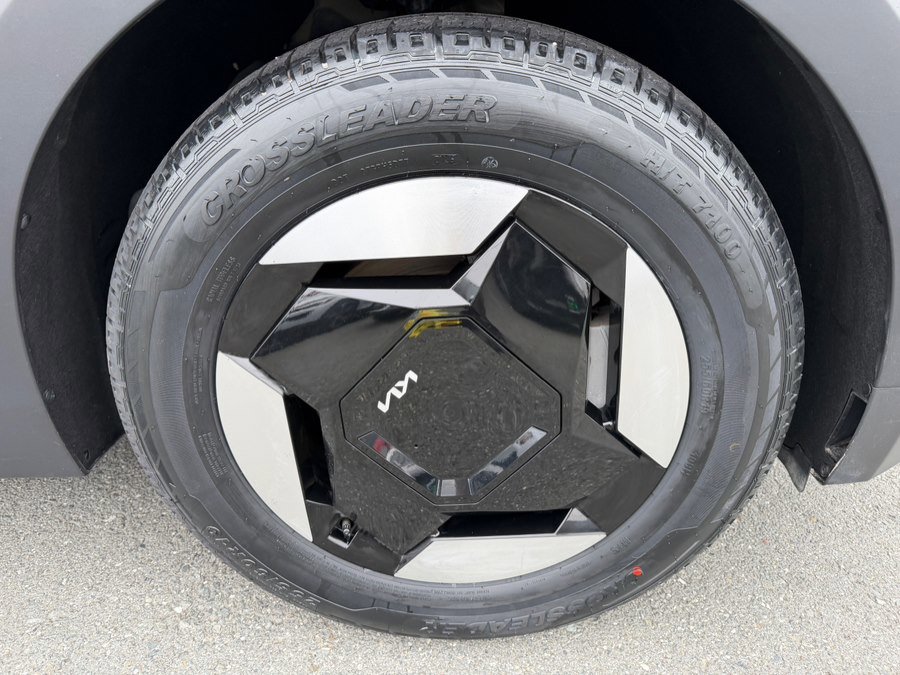 Used 2024 Kia EV9 Light Long Range RWD image 63