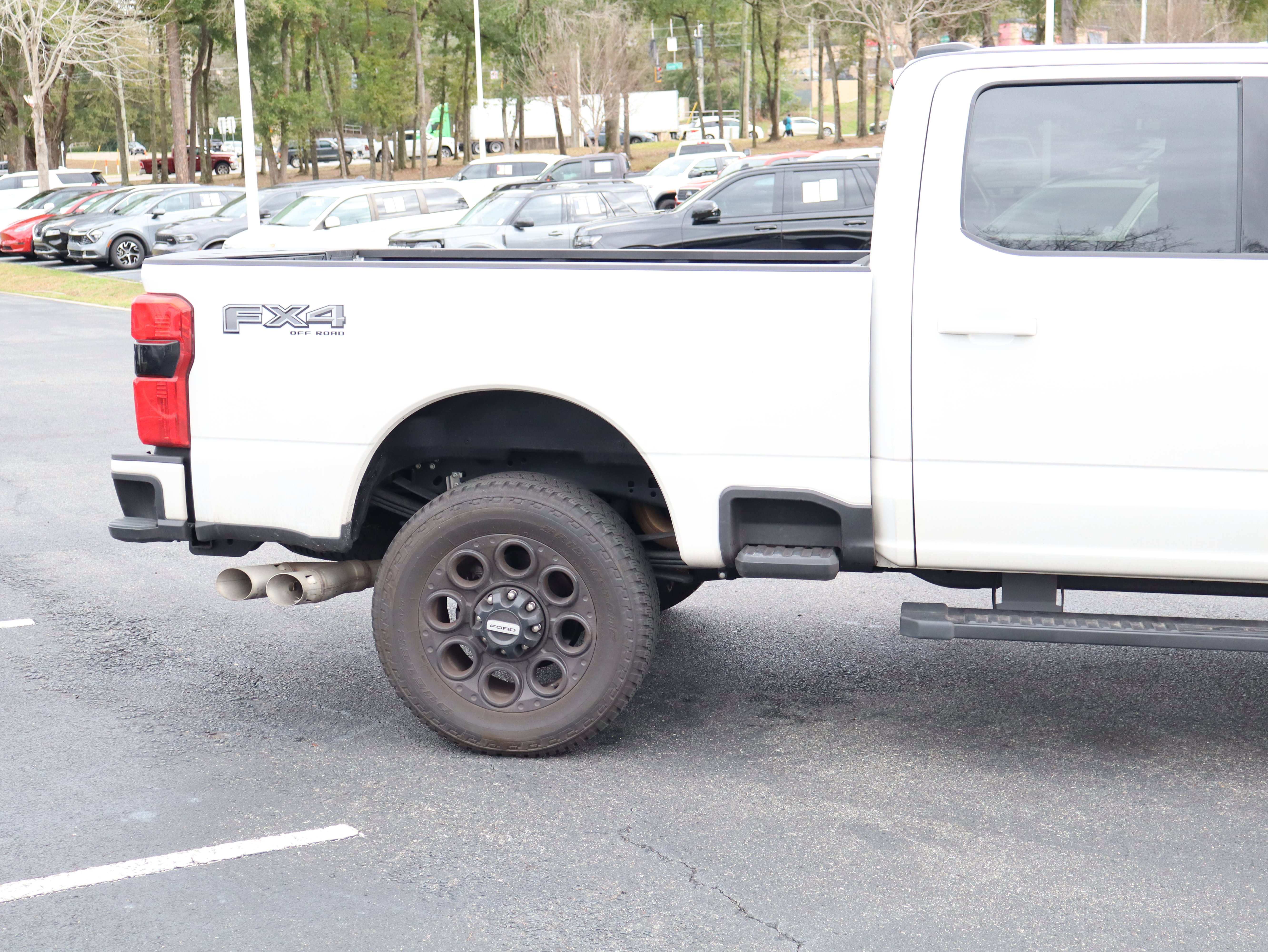 Used 2025 Ford F350 Lariat w/ Black Appearance Package image 5