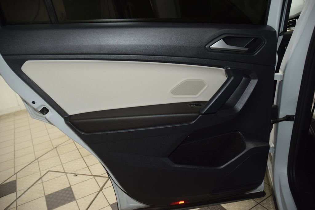 Used 2019 Volkswagen Tiguan SE w/ Panoramic Sunroof Package AWD/4WD image 43