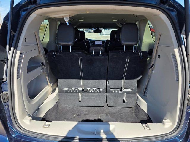 Used 2022 Chrysler Pacifica Touring-L AWD/4WD image 10