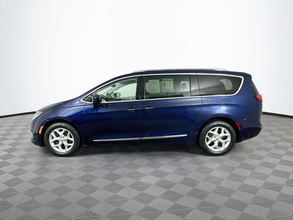 Used 2017 Chrysler Pacifica Touring-L Plus w/ Advanced Safetytec Group FWD image 5