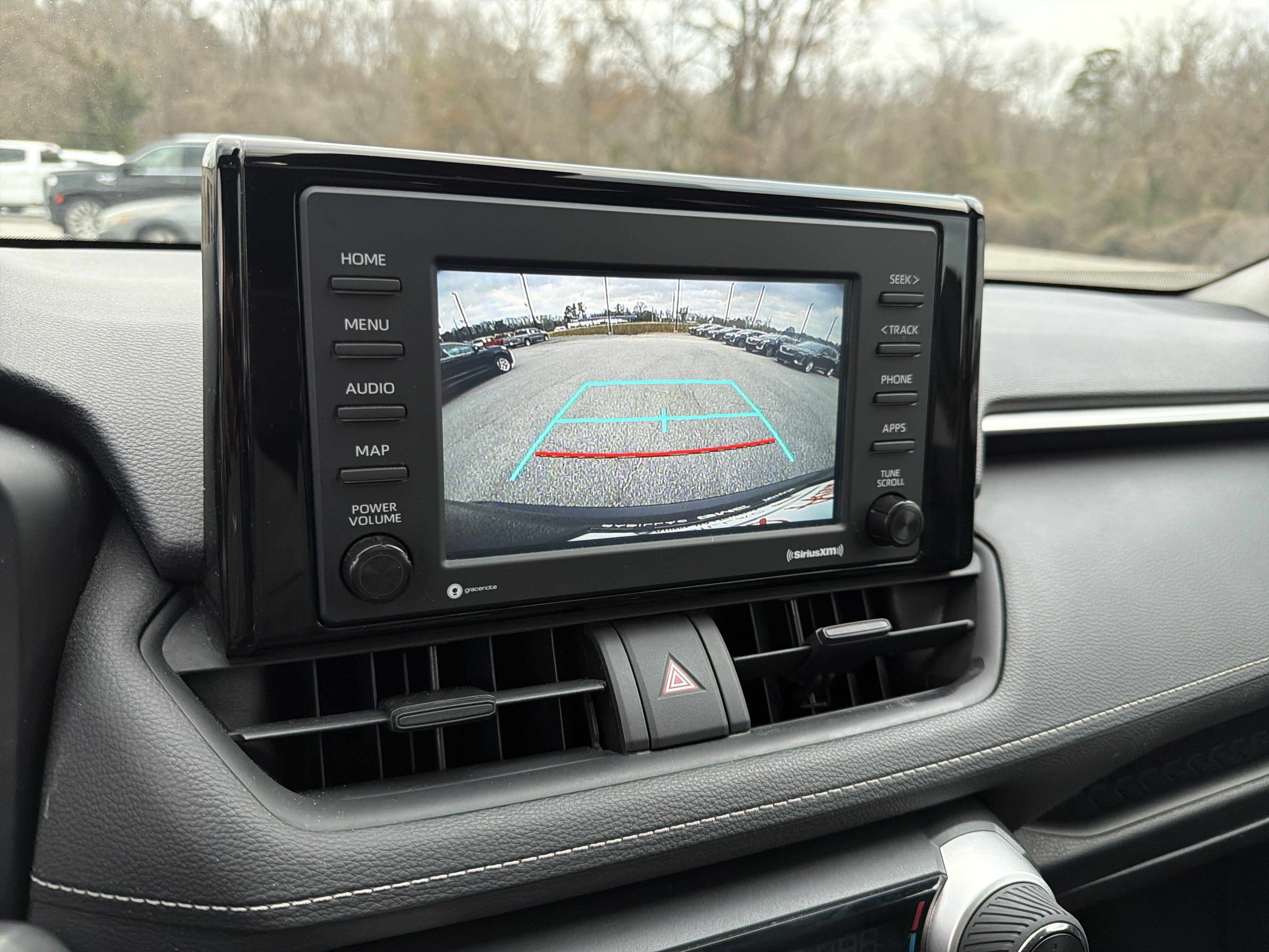 Used 2021 Toyota RAV4 XLE w/ Convenience Package image 9