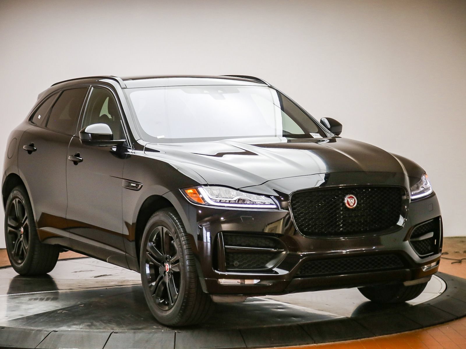 Used 2018 Jaguar F-PACE R-Sport AWD/4WD image 5