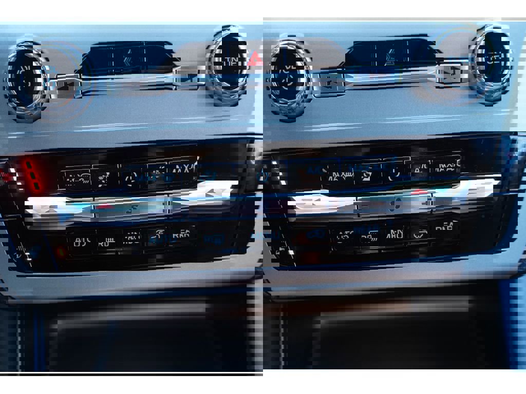 Used 2022 Ford Explorer XLT w/ Equipment Group 202A image 23