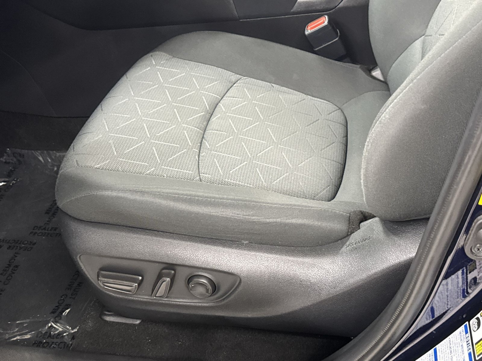 Used 2020 Toyota RAV4 XLE w/ Carpet Mat Package AWD/4WD image 26