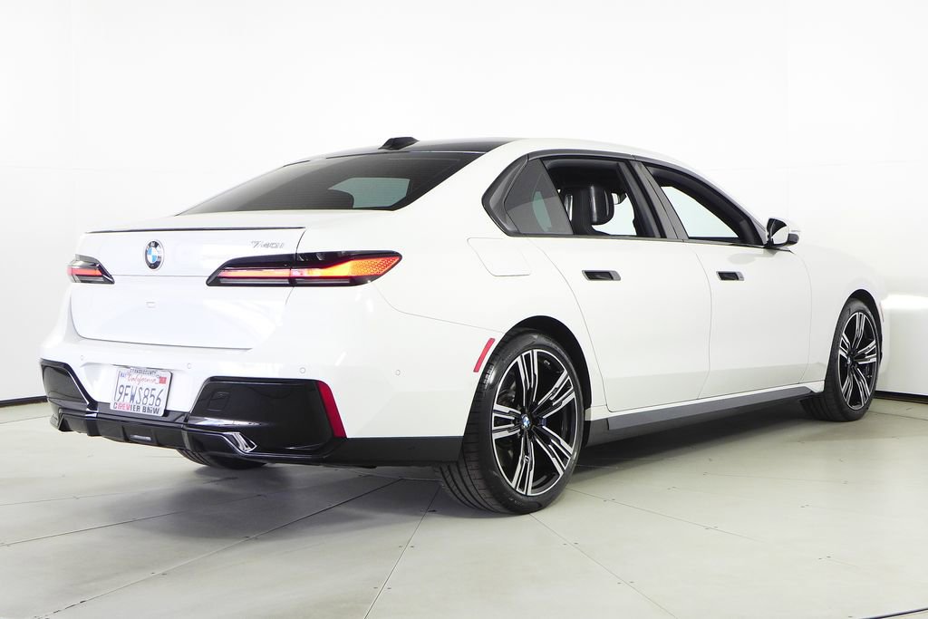 Used 2023 BMW 740i w/ Parking Assistance Package RWD image 7