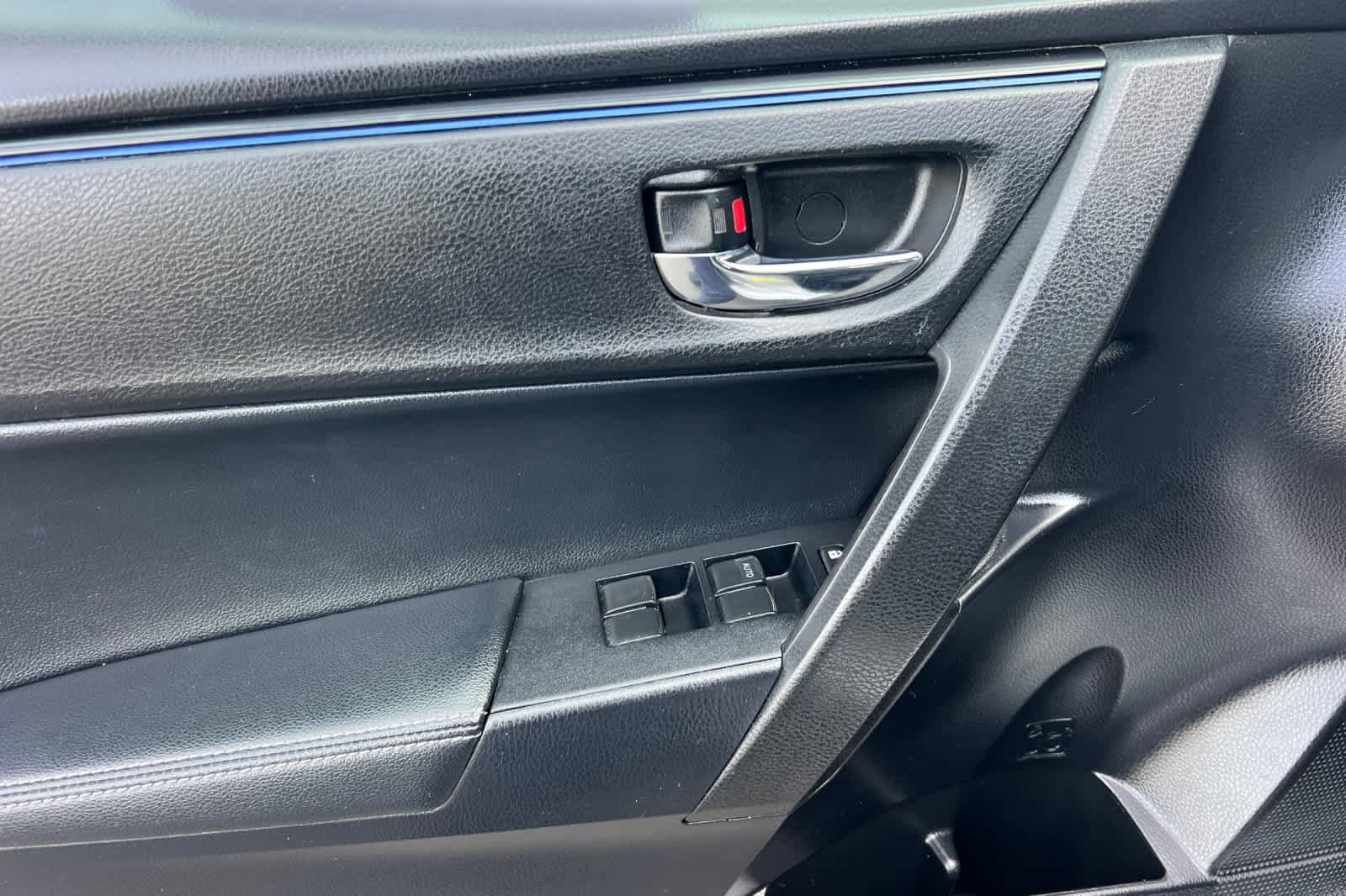 Used 2018 Toyota Corolla SE FWD image 12