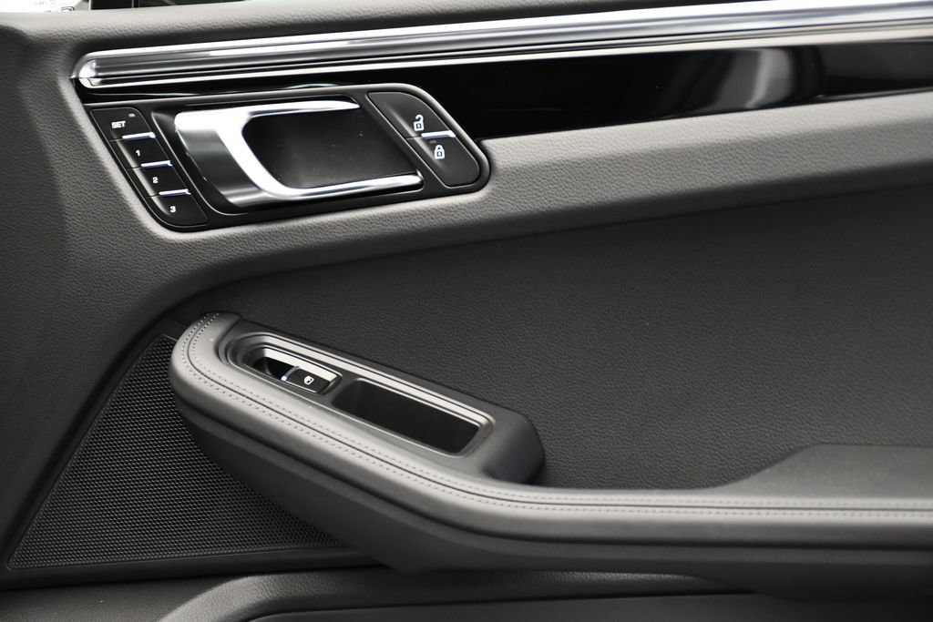 Certified 2026 Porsche Macan Turbo AWD/4WD image 49