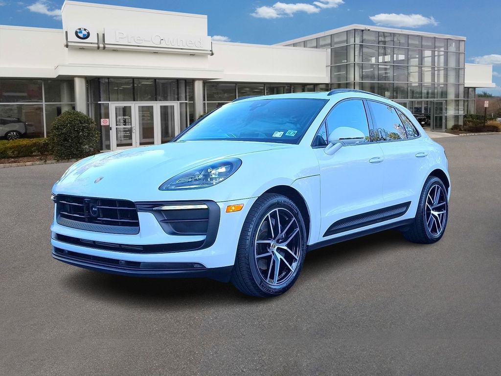 Used 2025 Porsche Macan AWD/4WD image 1