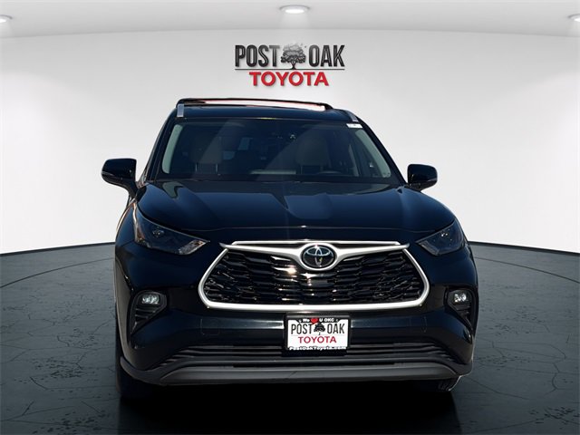 Used 2023 Toyota Highlander XLE image 2