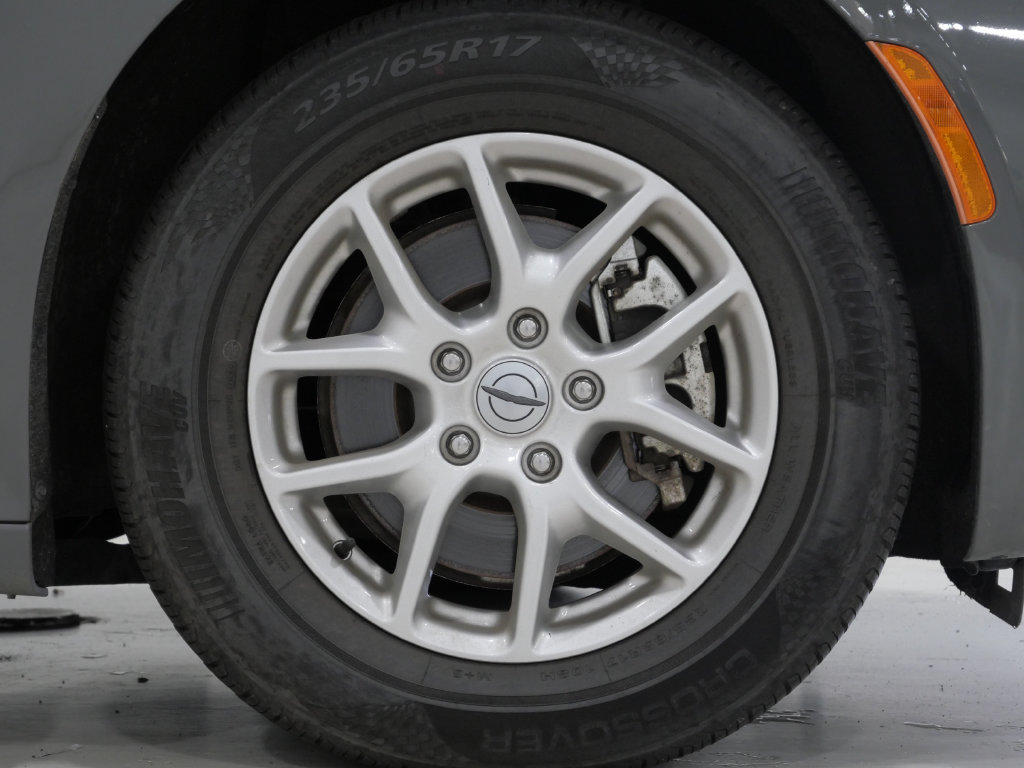 Used 2025 Chrysler Pacifica Select FWD image 9