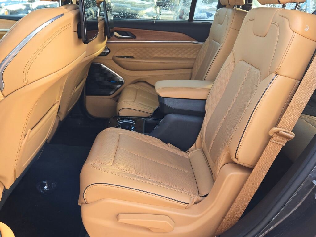 Used 2024 Jeep Grand Cherokee L Summit image 21