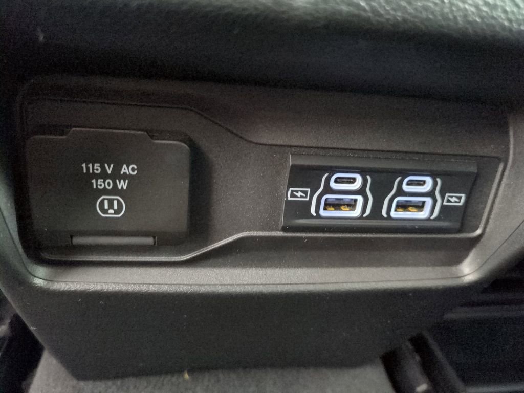 Used 2024 Jeep Grand Cherokee Altitude image 17