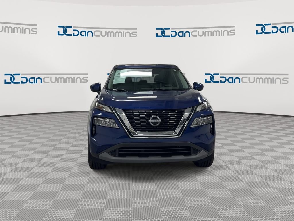Used 2023 Nissan Rogue SV AWD/4WD image 2