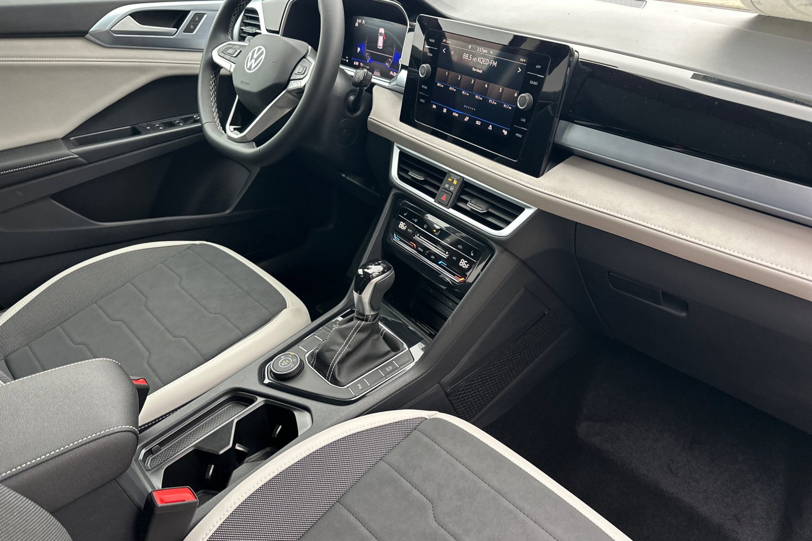 New 2026 Volkswagen Taos SE image 16