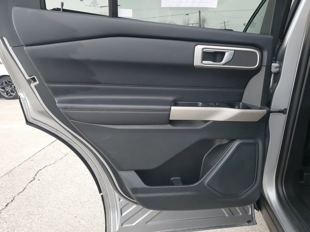 Used 2023 Ford Explorer XLT w/ Equipment Group 202A image 18