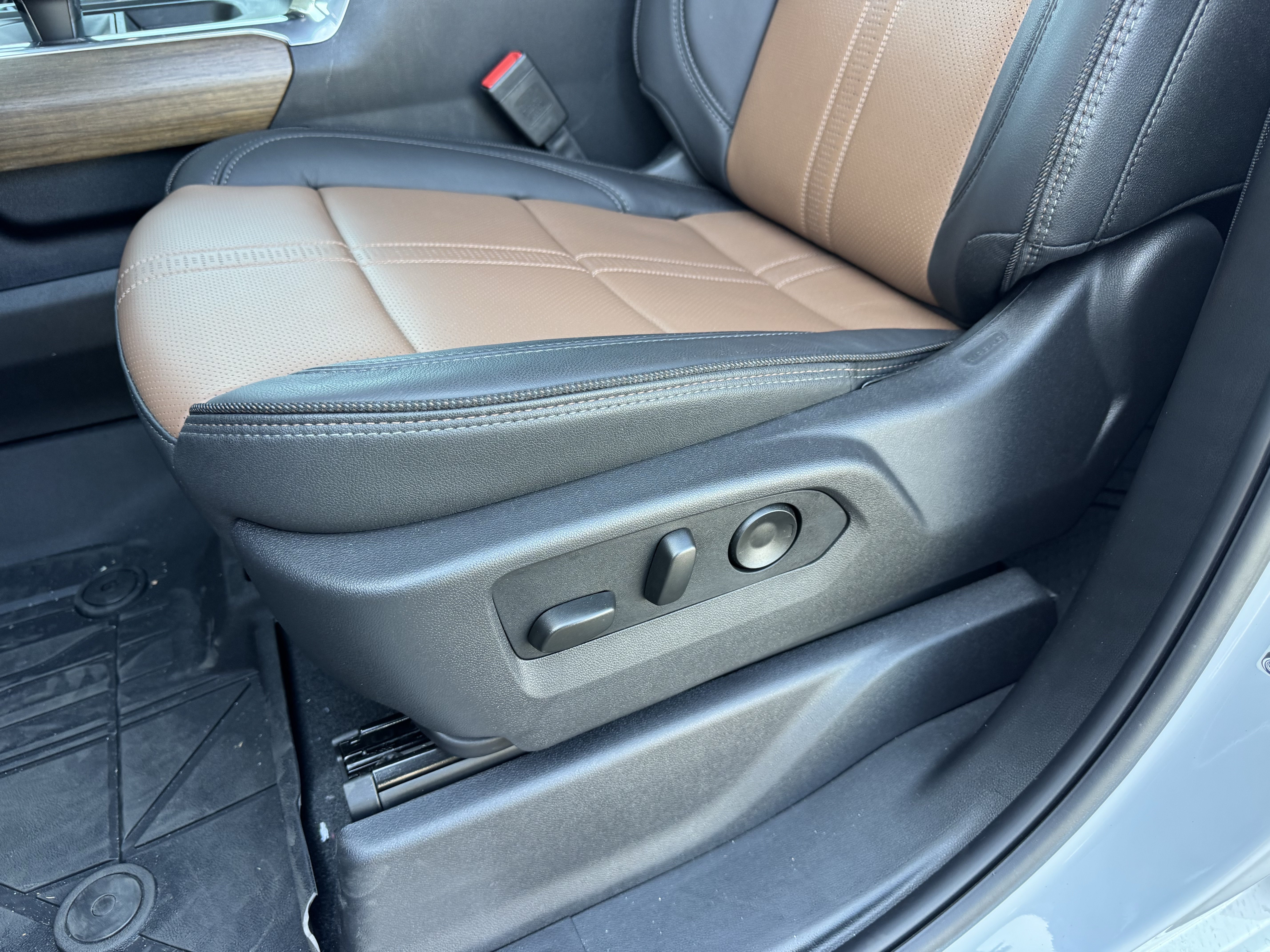 New 2026 Chevrolet Silverado 1500 High Country AWD/4WD image 15
