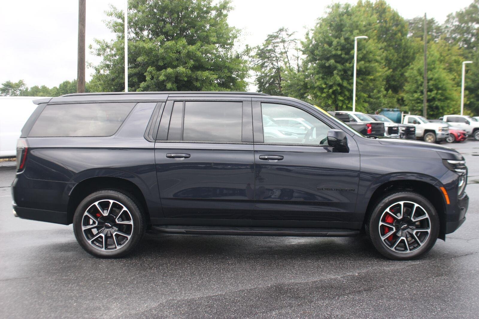 Used 2025 Chevrolet Suburban RST w/ RST Capability Package AWD/4WD image 8