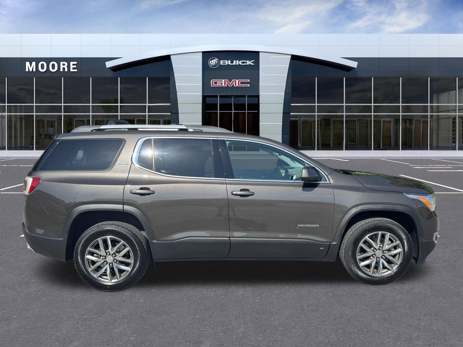 Used 2019 GMC Acadia SLE w/ LPO, Black Accent Package FWD image 3
