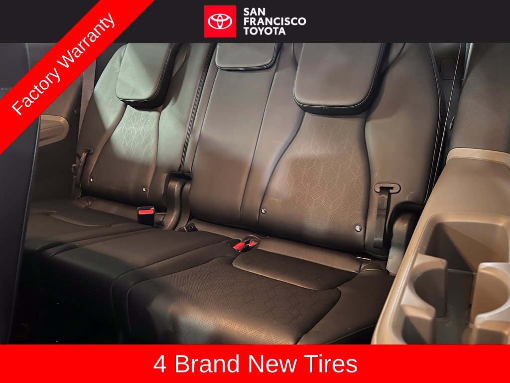 Used 2025 Kia Carnival EX FWD image 17