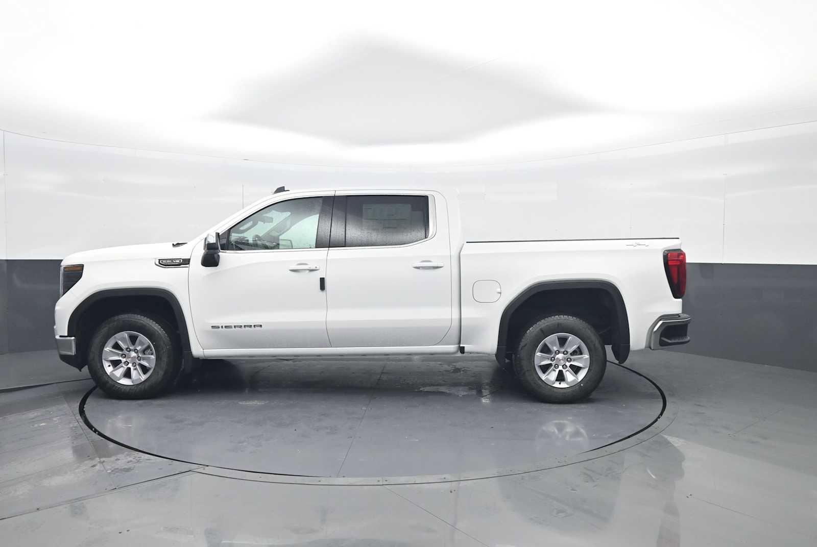 New 2026 GMC Sierra 1500 SLE w/ Preferred Package AWD/4WD image 5