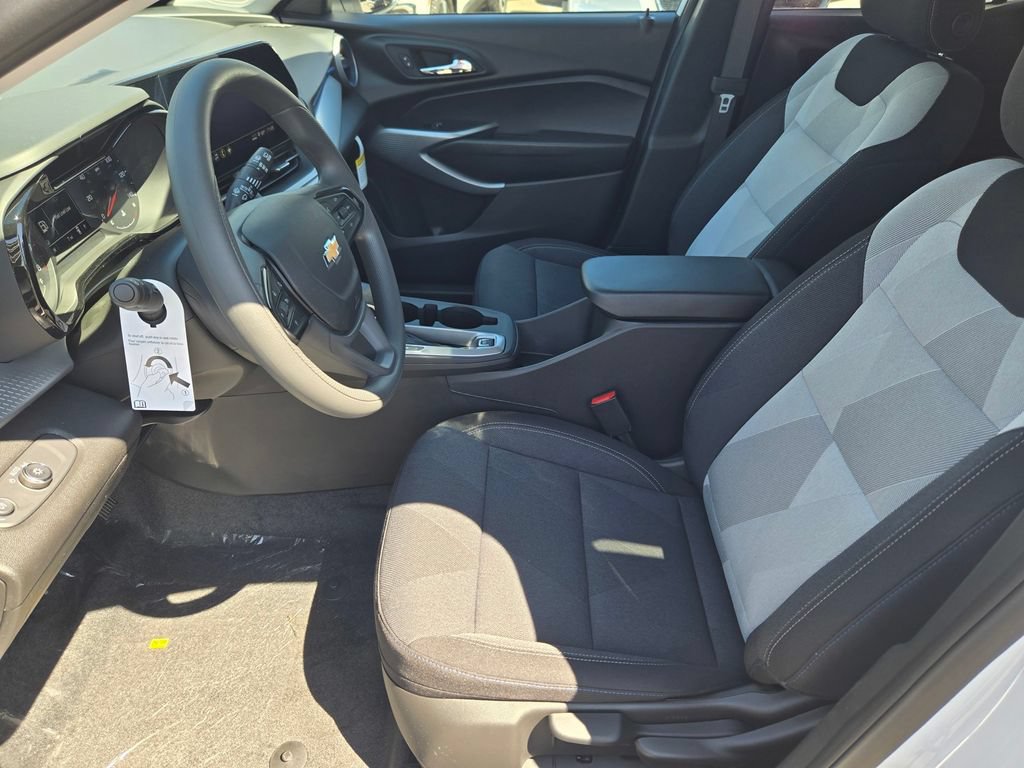New 2026 Chevrolet Trax LS w/ LS Convenience Package FWD image 11