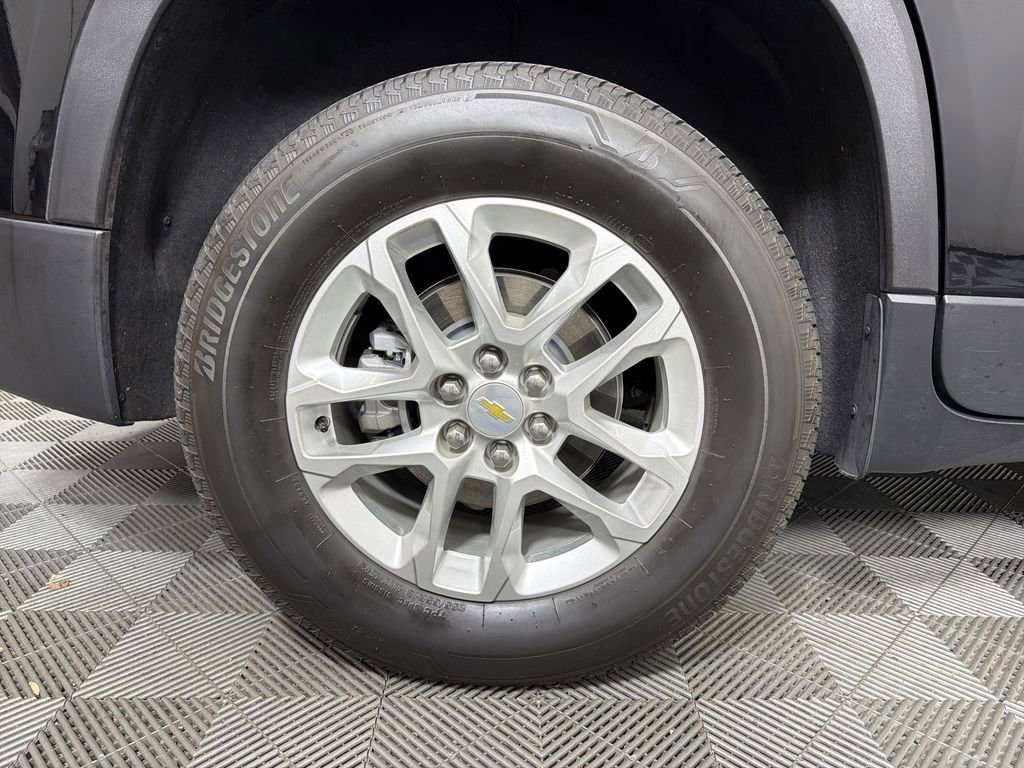 Used 2023 Chevrolet Traverse LS w/ Safety Package image 16