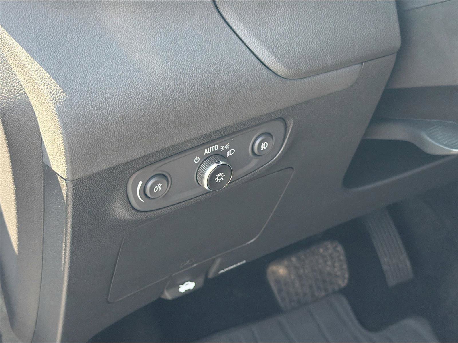 Used 2023 Buick Encore GX Select image 10