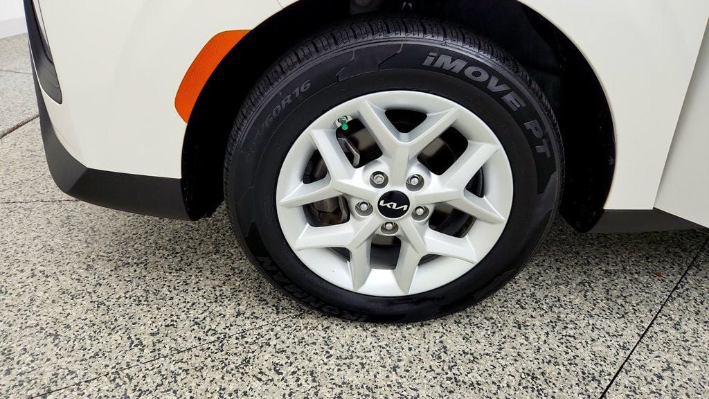 Used 2022 Kia Soul S FWD image 9