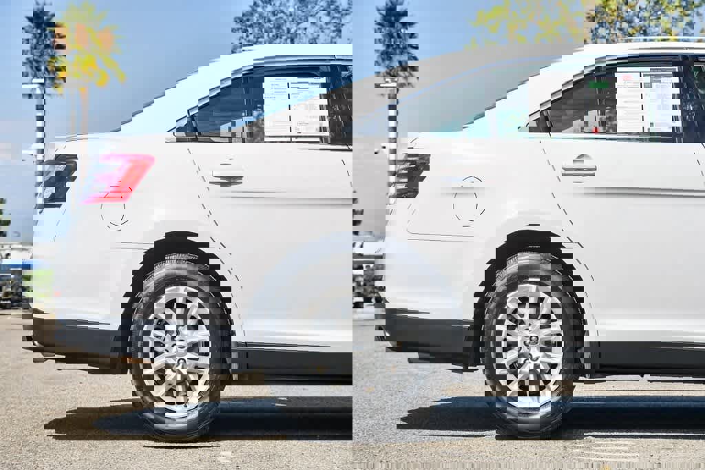 Used 2013 Ford Taurus SE image 10