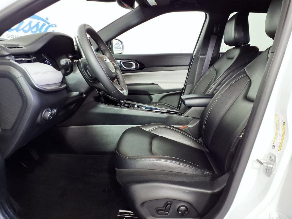 Used 2025 Jeep Compass Limited AWD/4WD image 7