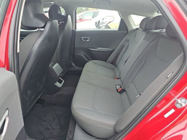 Used 2025 Kia K4 LXS image 11