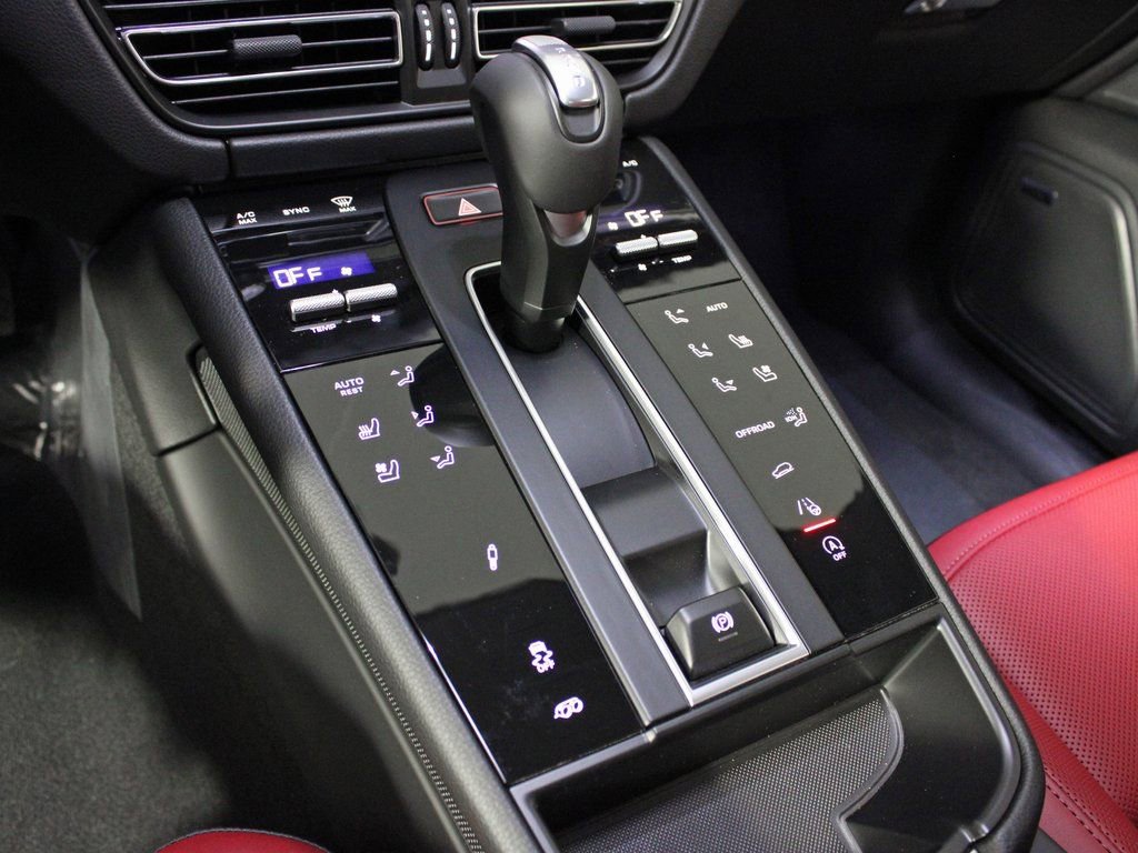 Certified 2026 Porsche Macan Turbo image 28