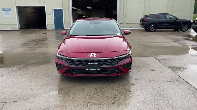 Used 2025 Hyundai Elantra Limited FWD image 3