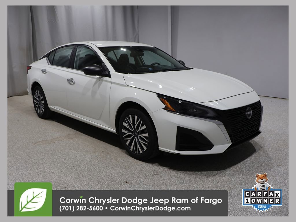 Used 2025 Nissan Altima 2.5 SV AWD/4WD image 1