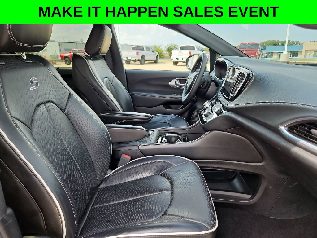 Used 2025 Chrysler Pacifica Limited FWD image 28