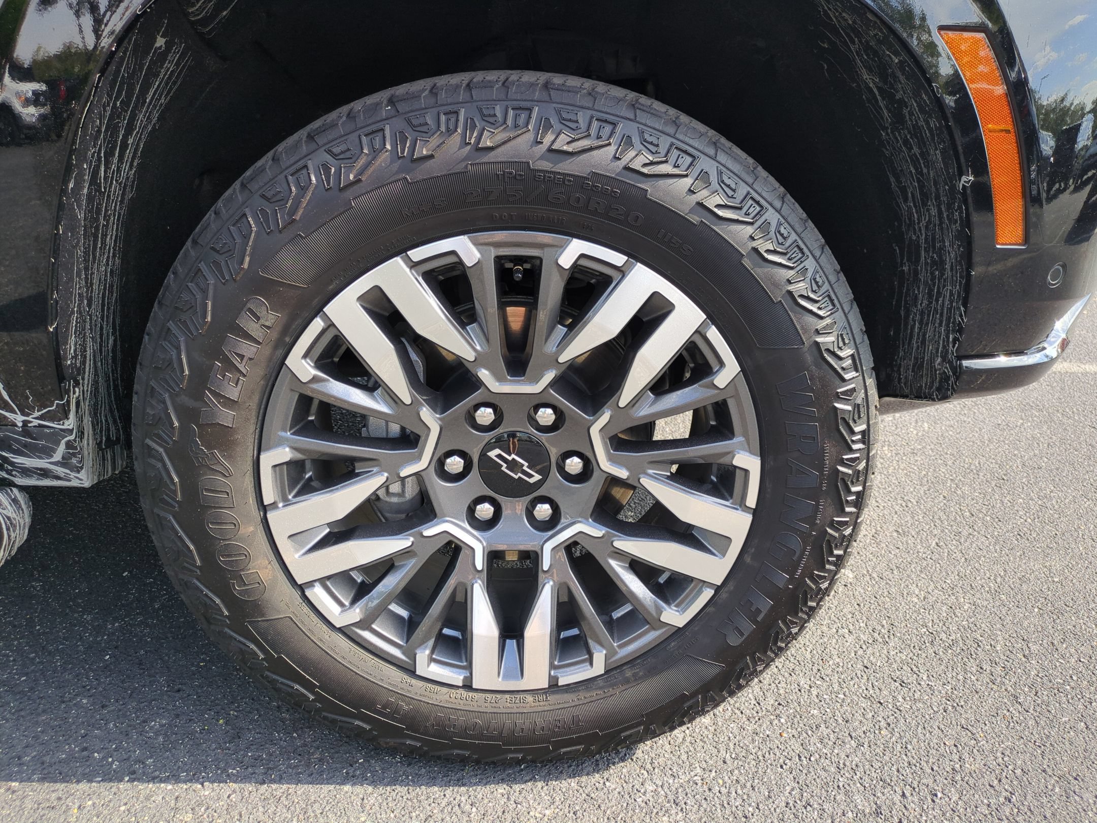 Used 2025 Chevrolet Suburban Z71 AWD/4WD image 12