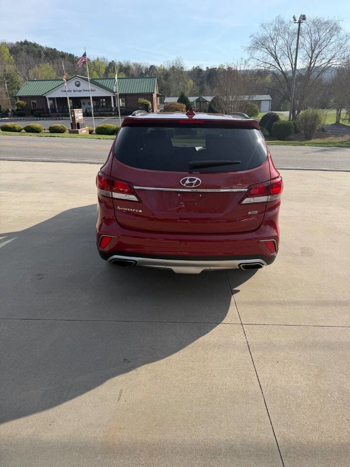 Used 2017 Hyundai Santa Fe SE w/ Cargo Package image 5