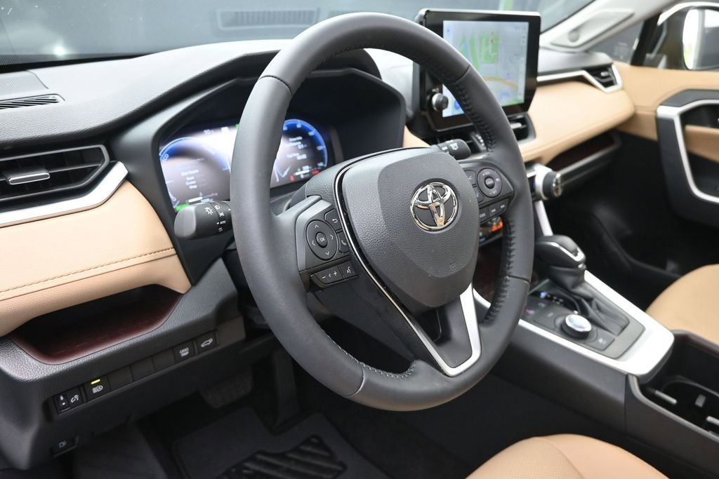 Used 2025 Toyota RAV4 Limited AWD/4WD image 12