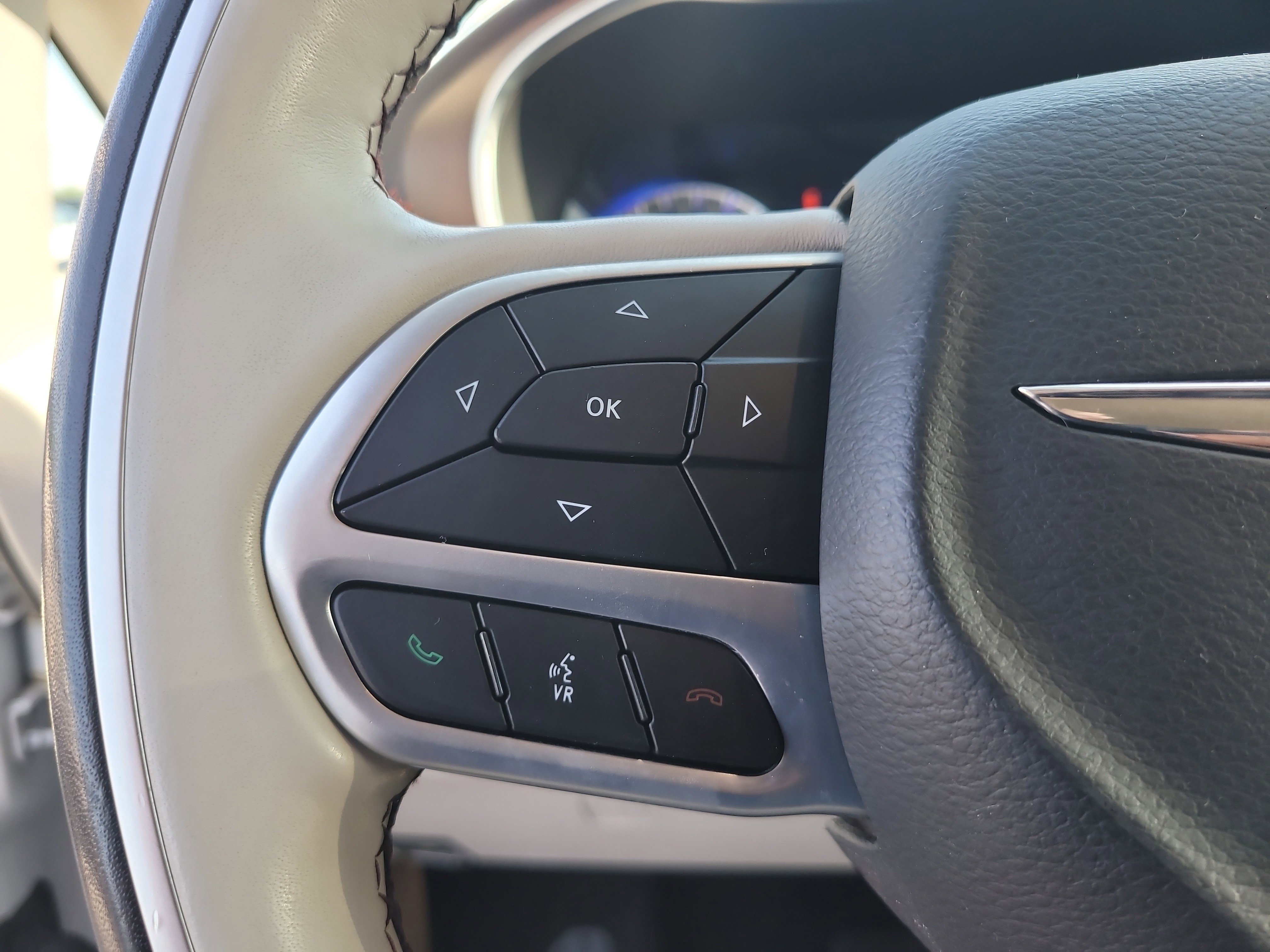 Used 2020 Chrysler Pacifica Limited FWD image 26