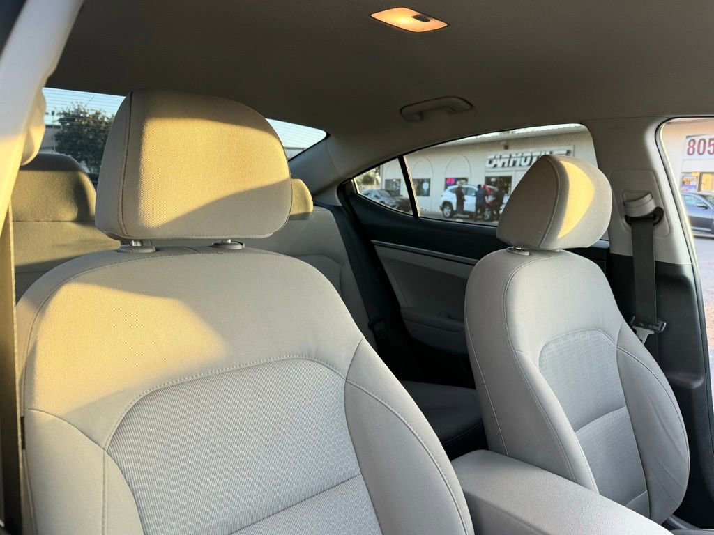 Used 2017 Hyundai Elantra SE image 25