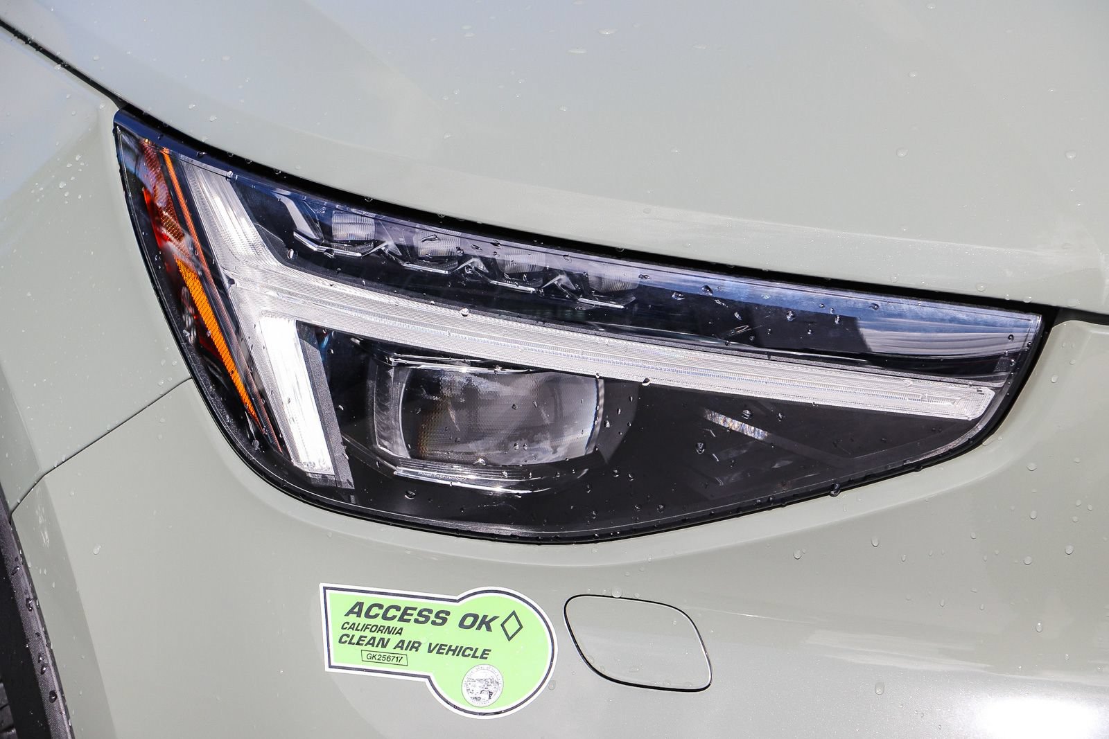 Used 2023 Volvo XC40 Recharge Ultimate AWD/4WD image 4
